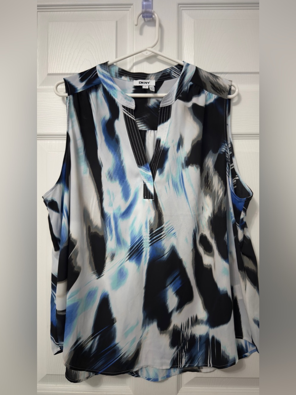 DKNY Blue, Black & White Abstract Cold-Shoulder Camisole